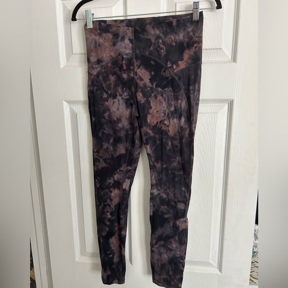 Lululemon Unlimit Highrise Keyhole Leggings - Picture 2 of 4